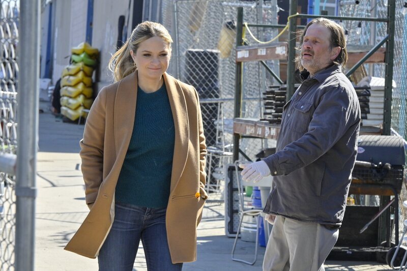 Eddie Reagan (Vanessa Ray, l.); Don Voorhees (James Le Gros, r.) – Bild: CBS BROADCASTING INC. /​ John Paul Filo