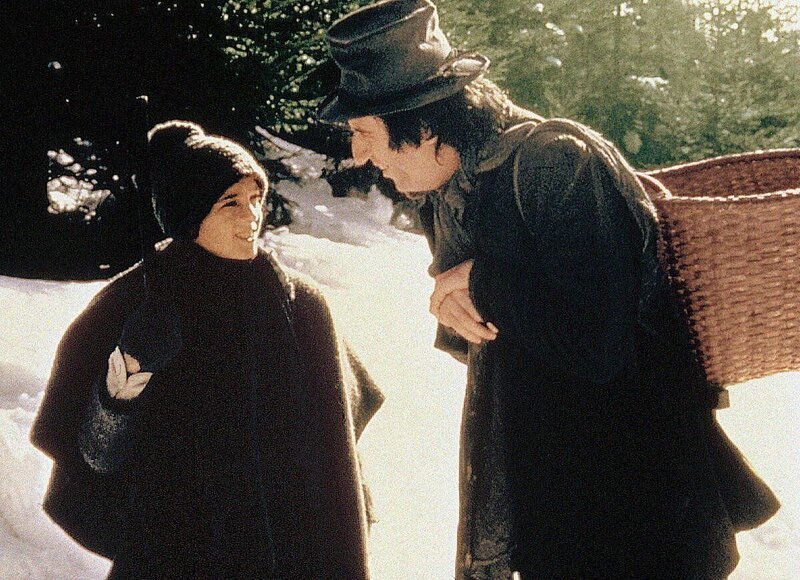 Der Bauernbub Peter (Harald Gauster, li. mit Herbert Fux, re.) waechst in der Abgeschiedenheit seiner steirischen Heimat auf. – Bild: Heimatkanal