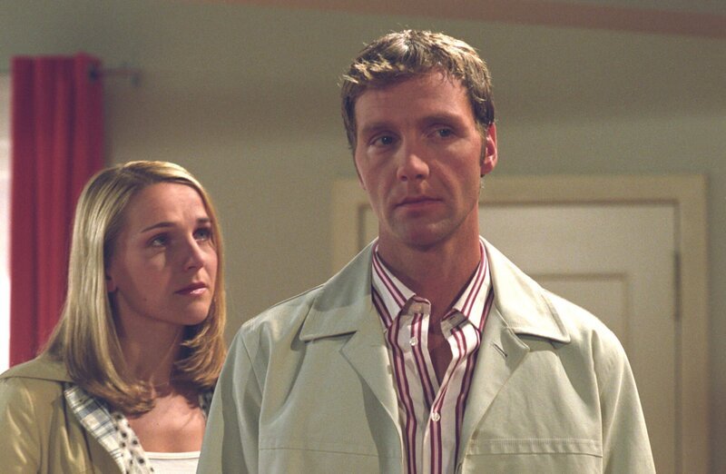 Endlich hat Oliver (Patrik Fichte, r.) eine Antwort für Bianca (Tanja Wedhorn, l.). – Bild: ZDF und Daniela Incoronato