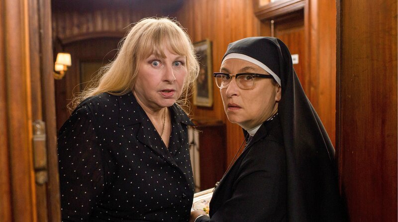 Gilberte Van der Beck (Yolande Moreau, li.) und Marie-Thérèse (Noémie Lvovsky, re.). – Bild: WDR/Les Films du Kiosque Gilberte Van der Beck (Yolande Moreau, li.) und Marie-Thérèse (Noémie Lvovsky, re.). – Bild: WDR/Les Films du Kiosque