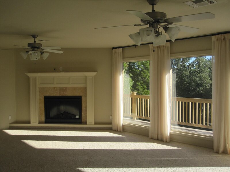 Wie macht man aus einem tristen Raum ein wohnliches Zimmer? Chip und Joanna kennen die Lösung … – Bild: © 2015, HGTV/​Scripps Networks, LLC.