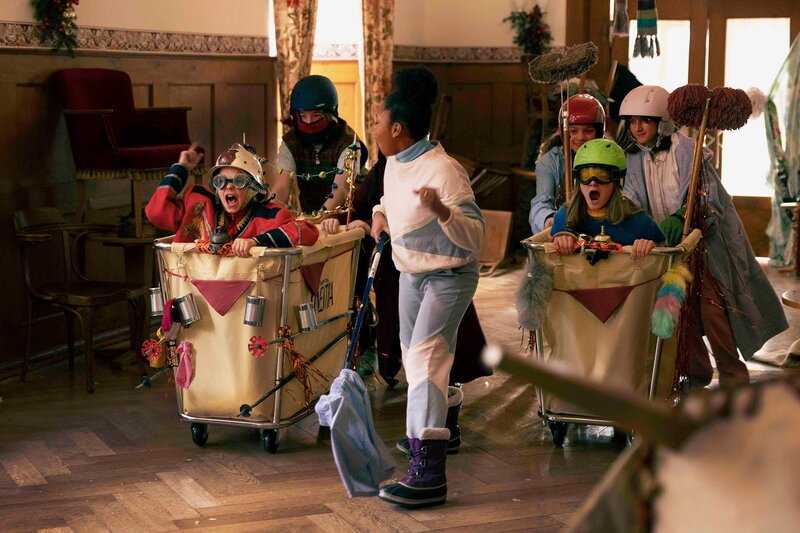 Hotel Sinestra
Otto Naessens als Jonas, Jashayra Oehlers als Asha, Bobbie Mulder als Ava
SRF/​Keplerfilm/​Zodiac Pictures – Bild: SRF/​Keplerfilm/​Zodiac Pictures