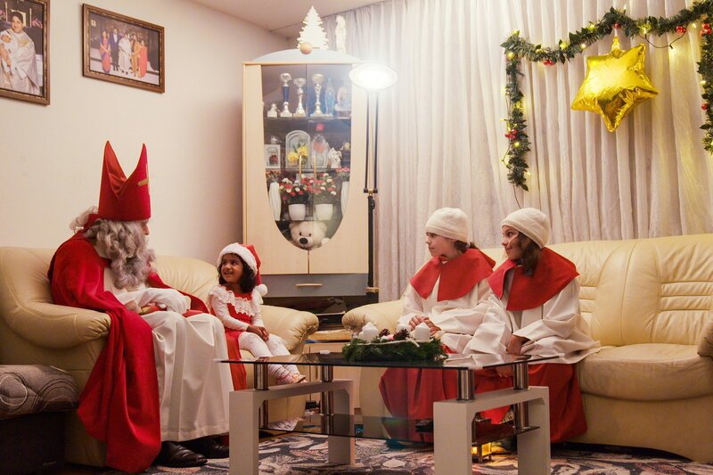 Niggi Näggi – Der Samichlaus kommt in die Stadt
Auf Hausbesuch
SRF/​Voltafilm – Bild: SRF1