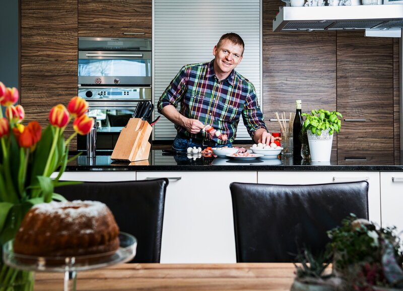 SRF bi de Lüt Männerküche – Adrian Ziswiler aus St. Erhard LU Folge 1 Adrian Ziswiler – Bild: SRF2