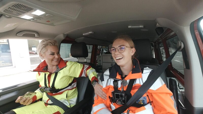 Doc Caro (l.), Sarah – Bild: RTL