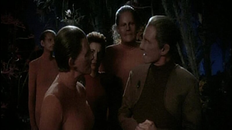 Female Shapeshifter (Salome Jens), Kira Nerys (Nana Visitor), Male Shapeshifter (William Frankfather) und Constable Odo (Rene Auberjonois) – Bild: Tele 5