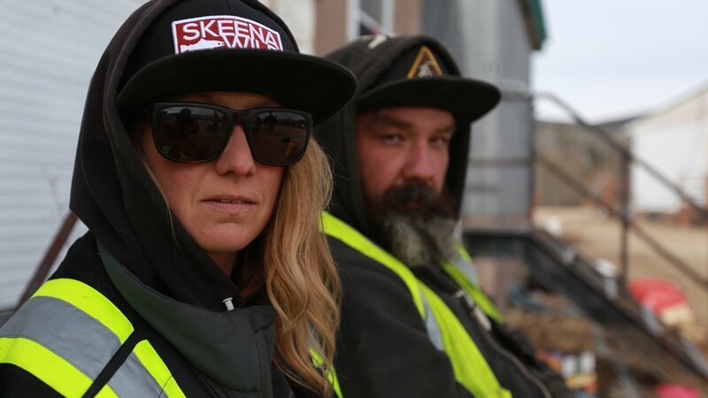 Karla Charlton wearing sunglasses and Ryan Hofer. – Bild: Discovery Communications