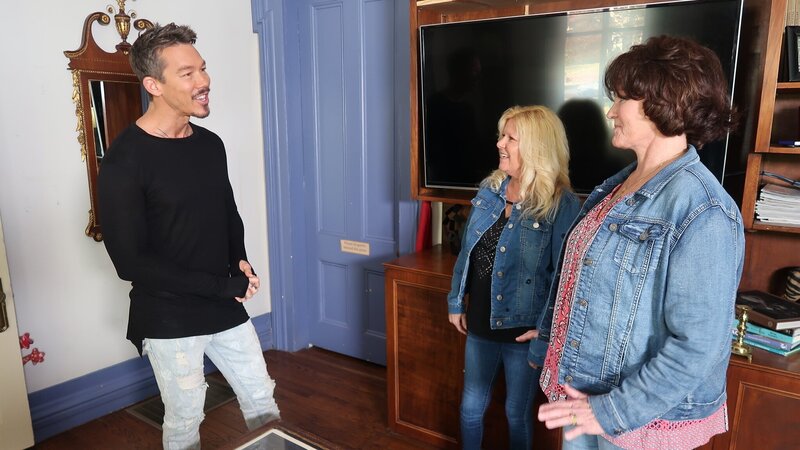 David Bromstad discusses home search with winners – Bild: Scripps Networks, LLC. All Rights Reserved.