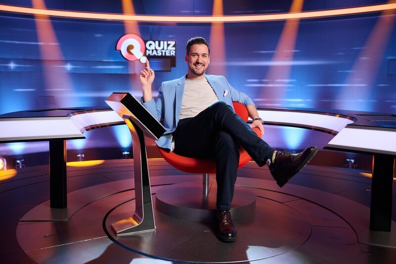 "Quizmaster"-Moderator Andreas Moravec – Bild: ServusTV / Philipp Carl Riedl "Quizmaster"-Moderator Andreas Moravec – Bild: ServusTV / Philipp Carl Riedl