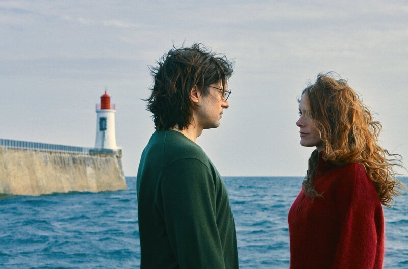 Nach der Hochzeit wird Camille (Stéphane Caillard) bewusst, dass sie eigentlich Martin (Abraham Wapler) liebt. – Bild: Windy Production