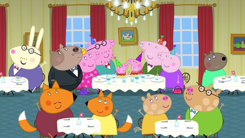 Vorne, l-r: Mr. Fox, Mrs. Fox, Mrs. Pony, Dr. Pony. Hinter: Mr. Rabbit (l.), Mummy Pig (3.v.l.), Daddy Pig (4.v.l.), George Pig (m.), Peppa Pig (4.v.r.), Grandpa Pig (3.v.r.), Granny Pig (2.v.r.), Mrs. Dog (r.) – Bild: Nickelodéon Junior