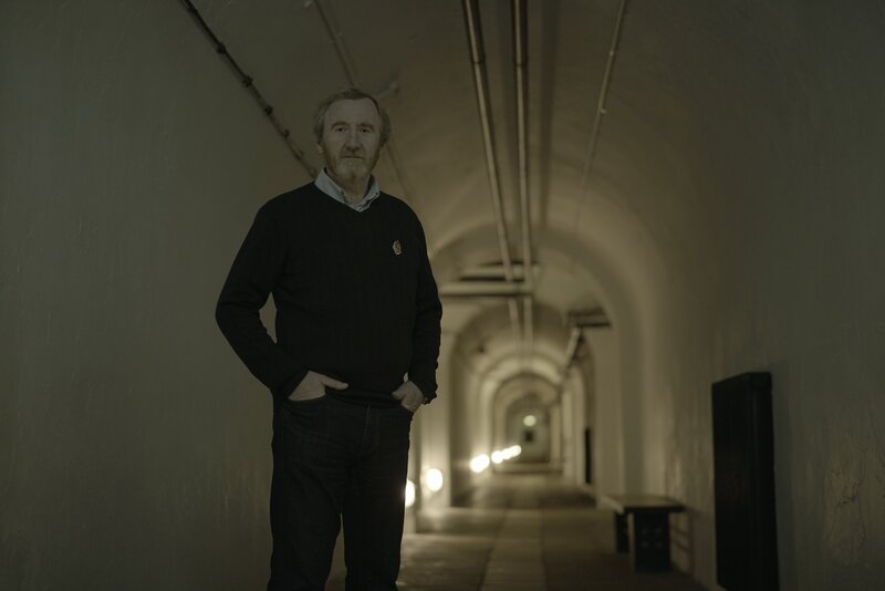 Marc Yates, Experte für Militärgeschichte der Kanalinsel Jersey in der „Batterie Moltke“: Ein von den Nationalsozialisten errichteten Küstenverteidigungssystems auf Jersey. – Bild: ZDF und Phoenix Television Limited