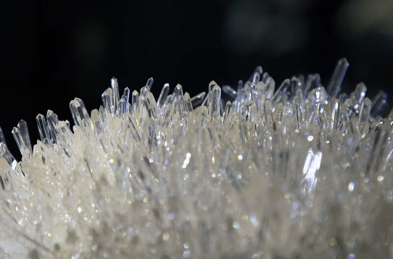 Für solche Kristalle erklommen die Schweizer Bauern bereits im Mittelalter das Mont-Blanc-Massiv. – Bild: Elephant Doc