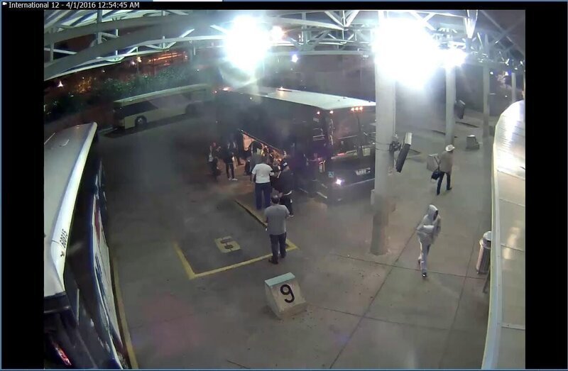 Überwachungskamera-Aufnahme: Ernesto Hernandez im Greyhound-Busbahnhof – Bild: RTL /​ Arrow International Media