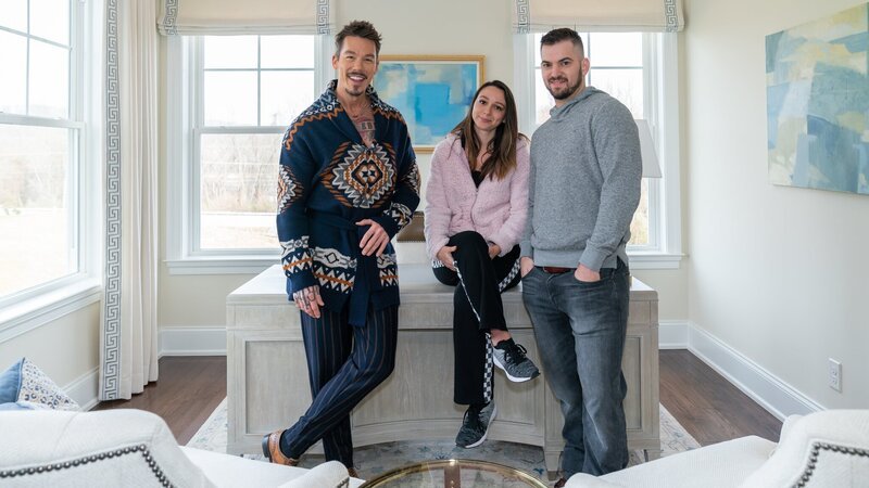 As seen on My Lottery Dream Home, host David Bromstad tours this new build outside of Philadelphia, PA with potential homebuyer and professional poker player, Mark Herm and friend Annie Grisafi. – Bild: Scripps Networks, LLC. All Rights Reserved. /​ Anders Krusberg