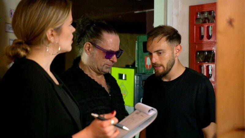 Malte will nach seiner Degradierung beweisen, dass er stark ist. Er gibt im Matrix alles, um Piet zu beeindrucken. Umso härter trifft ihn die Nachricht, dass Piet ausgerechnet Raffi zur neuen Chefbookerin und Stellvertreterin befördert. – Bild: RTLZWEI