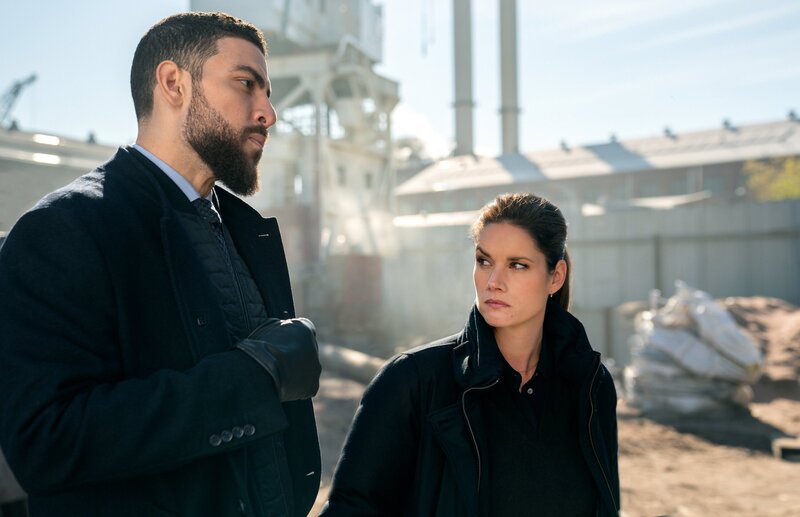 Special Agent Omar Adom ‚OA‘ Zidan (Zeeko Zaki, l.); Special Agent Maggie Bell (Missy Peregrym, r.) – Bild: 2020 CBS Broadcasting Inc. /​ Michael Parmelee