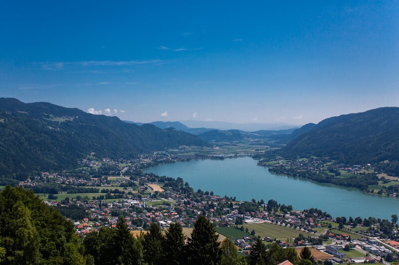 Luftaufnahme vom Ossiacher See – Bild: ServusTV /​ Daniel Götzhaber /​ www.redbullmediahouse.com