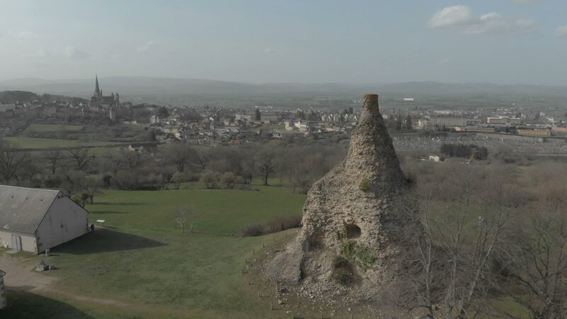 Die französische Kleinstadt Autun war einst ein Zentrum römischer Macht in Gallien. Überreste imposanter Monumente zeugen auch heute noch von ihrer damaligen Bedeutung. – Bild: RMC Production /​ ZDF