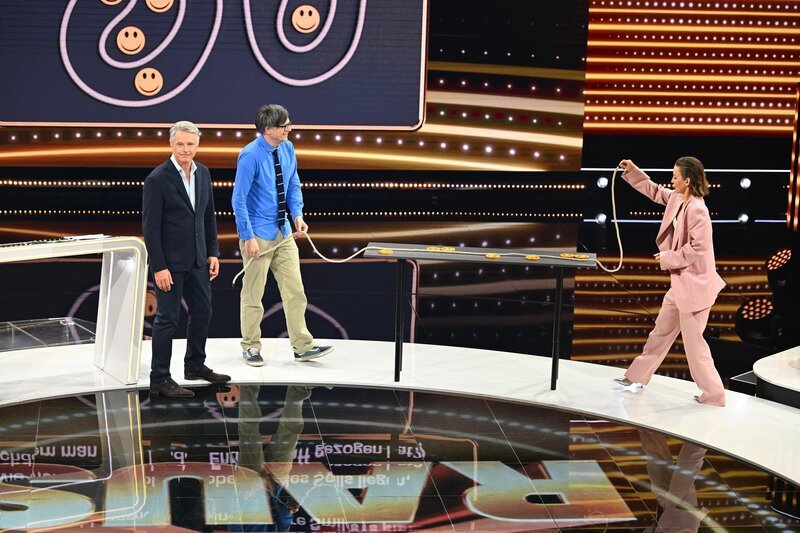 Jörg Pilawa, Ralph Caspers, m.; Jeannine Michaelsen, r. – Bild: Joyn /​ Willi Weber