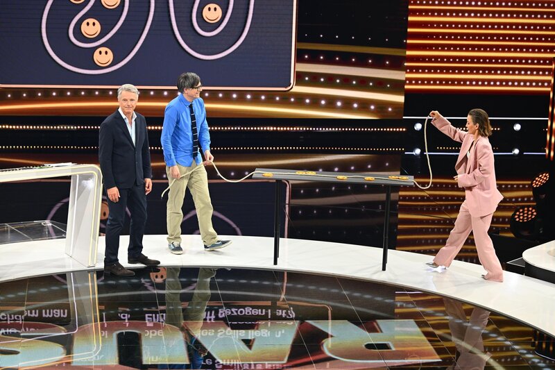 Jörg Pilawa, Ralph Caspers, m.; Jeannine Michaelsen, r. – Bild: Joyn /​ Willi Weber