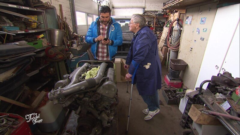 Tochter Evelyn (26) ruft RTL II-Verkaufsprofi Sükrü Pehlivan (li.) zur Hilfe. Doch auch der hat große Mühe, Joachim (re.) beizubringen, dass seine Preisvorstellungen um ein Vielfaches zu hoch sind. – Bild: RTL II