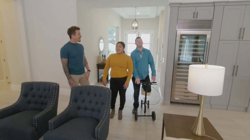 Ein Vater gewinnt bei einem Lotterie Scratcher 10 Millionen US-Dollar! Jetzt sind er und seine Familie auf der Suche nach einem außergewöhnlich schönen Traumhaus am See in Orlando. Wer könnte dafür besser geeignet sein als David Bromstad, der Orlando seine Heimatstadt nennt? Die Gewinner erwartet eine Reihe beeindruckender Anwesen zur Besichtigung. – Bild: HGTV