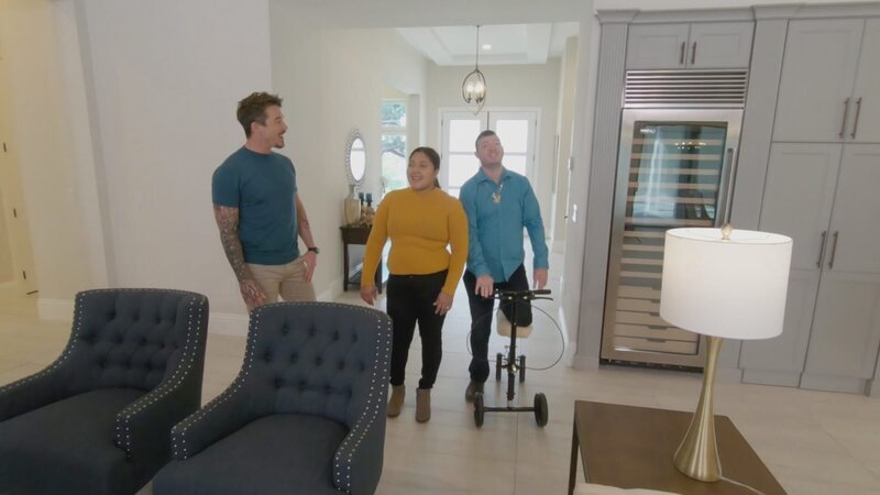 Ein Vater gewinnt bei einem Lotterie Scratcher 10 Millionen US-Dollar! Jetzt sind er und seine Familie auf der Suche nach einem außergewöhnlich schönen Traumhaus am See in Orlando. Wer könnte dafür besser geeignet sein als David Bromstad, der Orlando seine Heimatstadt nennt? Die Gewinner erwartet eine Reihe beeindruckender Anwesen zur Besichtigung. – Bild: HGTV