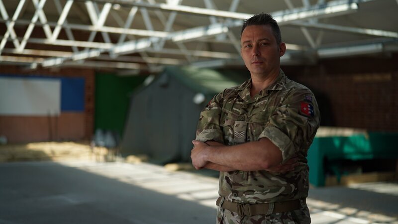 Sergeant Blewdens Job ist es, die verurteilten Soldaten wieder fit für den Job zu machen. – Bild: ZDFinfo