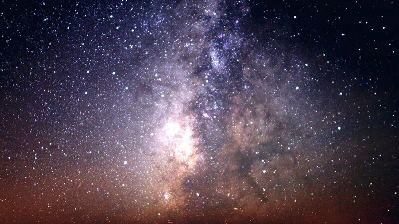 Mit den heutigen modernen Technologien können wir das Universum auf eine Weise erforschen, die noch vor wenigen Jahrzehnten unvorstellbar war. – Bild: ZDF und Raid Production