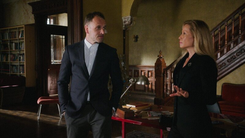Sherlock Holmes (Jonny Lee Miller, l.); Dr. Joan Watson (Lucy Liu, r.) – Bild: 2018 CBS Broadcasting, Inc. All Rights Reserved. Lizenzbild frei