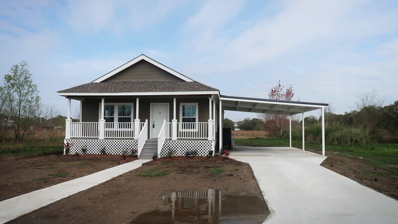 Von der Gästecouch zum Traumhaus: Anthony lebte bei seinem Sohn und seiner Schwiegertochter in Louisiana und schlief auf der Couch. Dann gewann er zwei Millionen Dollar. David Bromstad sucht nach einem eigenen Haus für den glücklichen Gewinner, der sich jetzt alles leisten kann. – Bild: HGTV