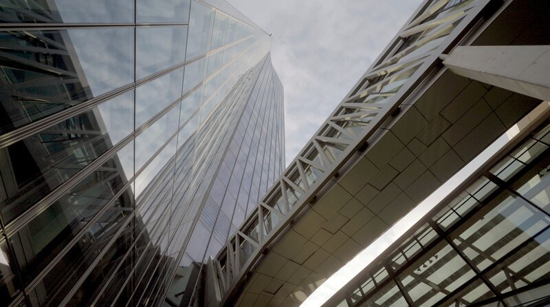 Der EZB-Tower in Frankfurt am Main. – Bild: HR