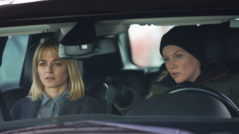 Josephine Petrovic (Bojana Novakovic, l.) und Hailey Upton (Tracy Spiridakos, r.) – Bild: NBCUniversal Media, LLC