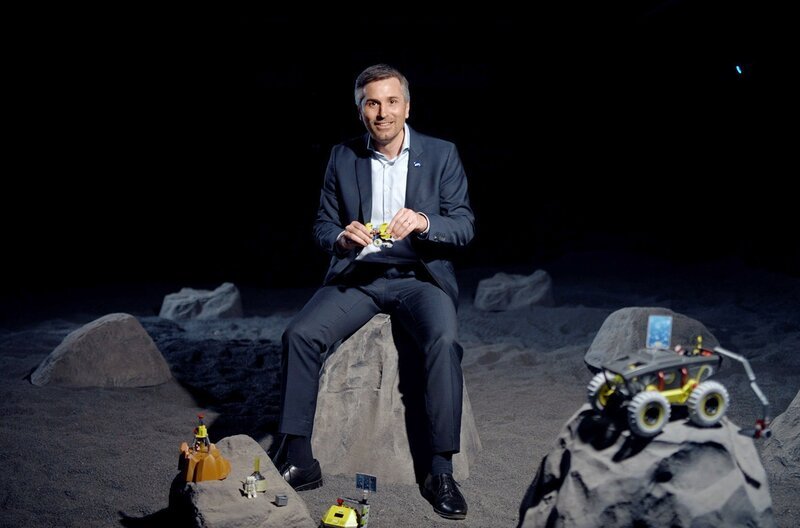 In Luxemburg hat man versucht, mit einem eigenen Gesetz eine erste Rechtsbasis für wirtschaftliche Aktivitäten im All zu schaffen. Mathias Link von der Luxemburger Weltraumagentur LSA sieht es als ersten Schritt zu einer internationalen Regelung. – Bild: BR /​ NDR/​ARTE