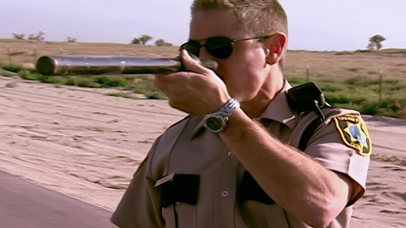 Deputy James Garcia (Carlos Alazraqui) – Bild: ViacomCBS