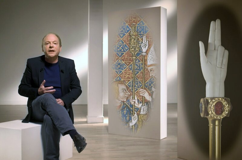 Mit Patrick Boucheron geht es in dieser Folge von „Geschichte schreiben“ um ein königliches Herrschaftssymbol – die sogenannte Hand der Justiz. – Bild: Les Films d’Ici