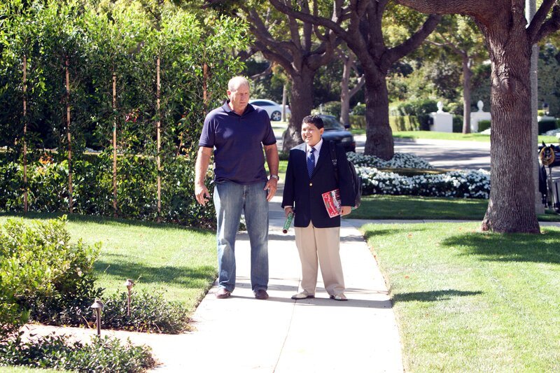 L-R: Jay Pritchett (Ed O’Neill), Manny Delgado (Rico Rodriguez) – Bild: MICHAEL DESMOND PHOTOGRAPHY /​ ABC /​ Disney, LLC