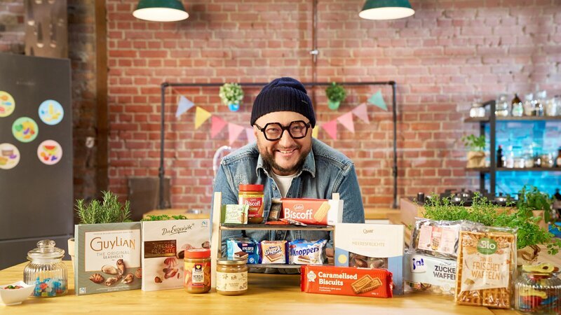Süßes aus dem Supermarktregal. Sebastian Lege zeigt, was in den Produkten steckt. – Bild: ZDF und Guido Engels