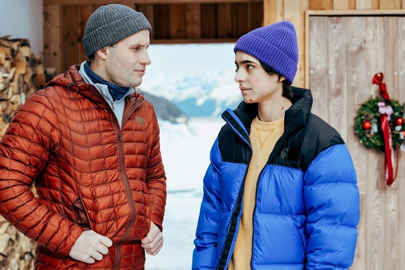 Anton Wallner (Konstantin Riesen, r.) fühlt sich von Jan Fugain (Arne Löber, l.) verraten. – Bild: ORF/​ZDF/​Sabine Finger