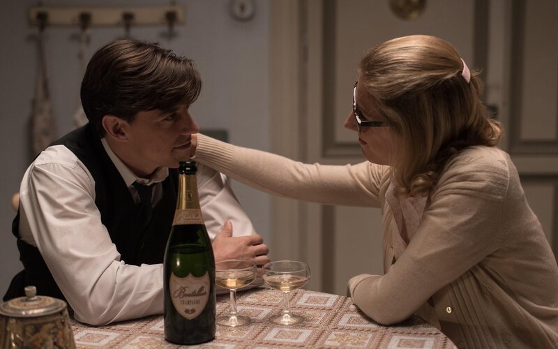 CAST: Adrián Lastra as Pedro Infantes, Cecilia Freire as Rita Montesinos. – Bild: Enrique Baró Ubach Lizenzbild frei