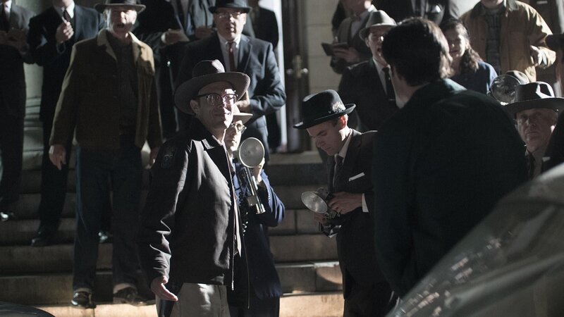 Police, reporters swarm to catch a look at the men that have been arrested. – Bild: Discovery Communications