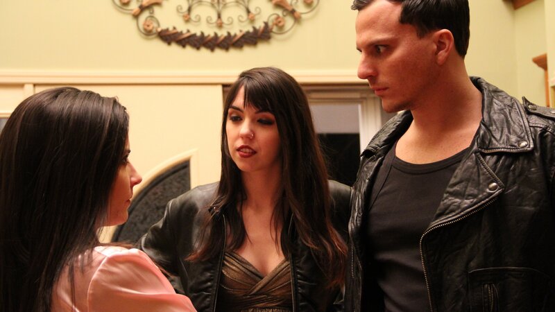 Beth and Ed glare at Christa menacingly. – Bild: Discovery Communications