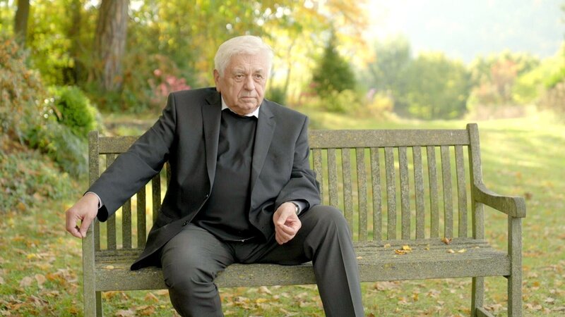 Pater Udo Fischer erzählt von seinem Umgang mit der eigenen Missbrauchserfahrung. – Bild: ORF/​Interspot Film