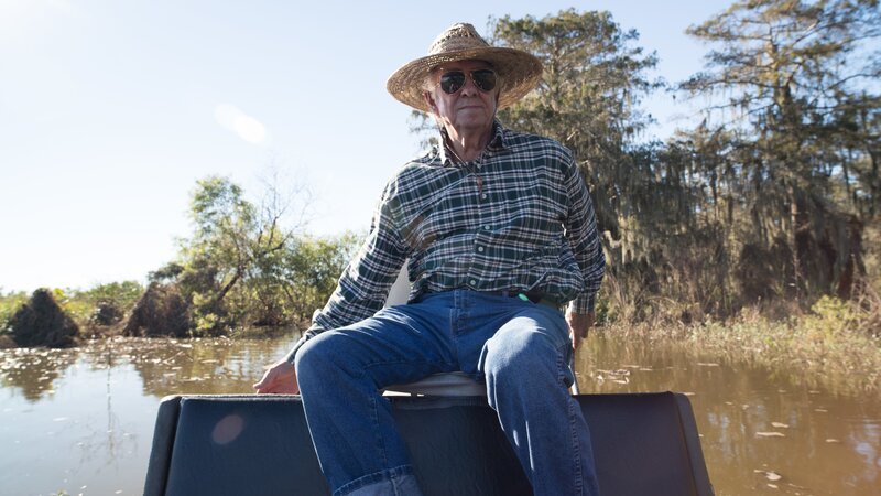 Ray Matherne sailing his motorboat along the river. – Bild: Discovery Communications, LLC