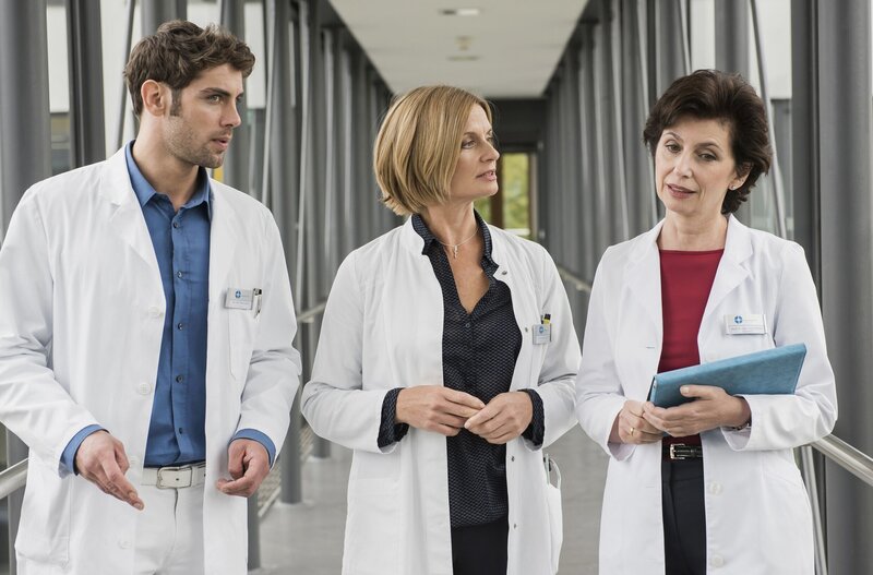 (v.l.n.r.) Dr. Niklas Ahrend (Roy Peter Link); Dr. Franziska Ruhland (Gunda Ebert); Prof. Dr. Karin Patzelt (Marijam Agischewa) – Bild: Jens-Ulrich Koch