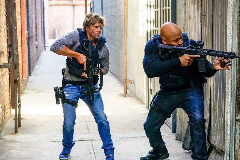 Marty Deeks (Eric Christian Olsen, l.): Sam Hanna (LL Cool J, r.) – Bild: ORF/​Sevenone International/​CBS/​Robert Voets