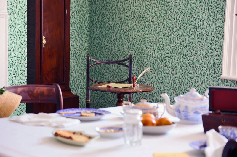 Esszimmer im Haus von Jane Austen in Chawton, Hampshire: An dem Schreibtisch verfasste die britische Schriftstellerin einen Großteil ihrer Bücher. – Bild: Luke Shears for Jane Austen’s House