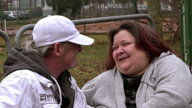 Manja bekommt nach nur viermonatiger Beziehung einen Heiratsantrag von Freund Norbert.; Manja bekommt nach nur viermonatiger Beziehung einen Heiratsantrag von Freund Norbert. – Bild: RTLZWEI