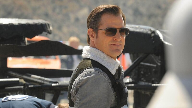 Nick (George Eads) nimmt den Tatort und die anderen Fahrer unter die Lupe. – Bild: MG RTL D